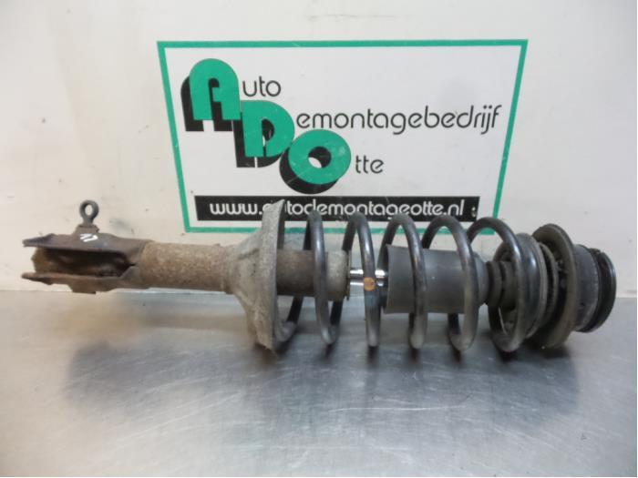 Schokdemperpoot links-voor van een Volkswagen Golf (Golf 83-, Gebruikt, -, Volkswagen, -