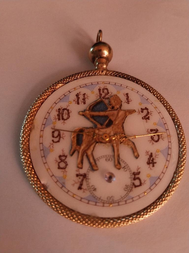 SUPERBE ET UNIQUE PENDENTIF SAGITTAIRE PLAQUE OR ET PIERRE, Enlèvement ou Envoi, Or, Comme neuf, Croix ou Symbole