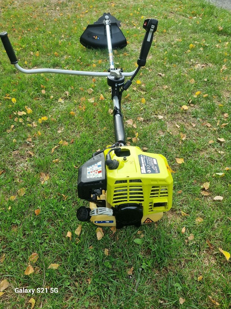 Debroussailleuse RYOBI, 30 à 50 cm, Utilisé, Essence, Enlèvement