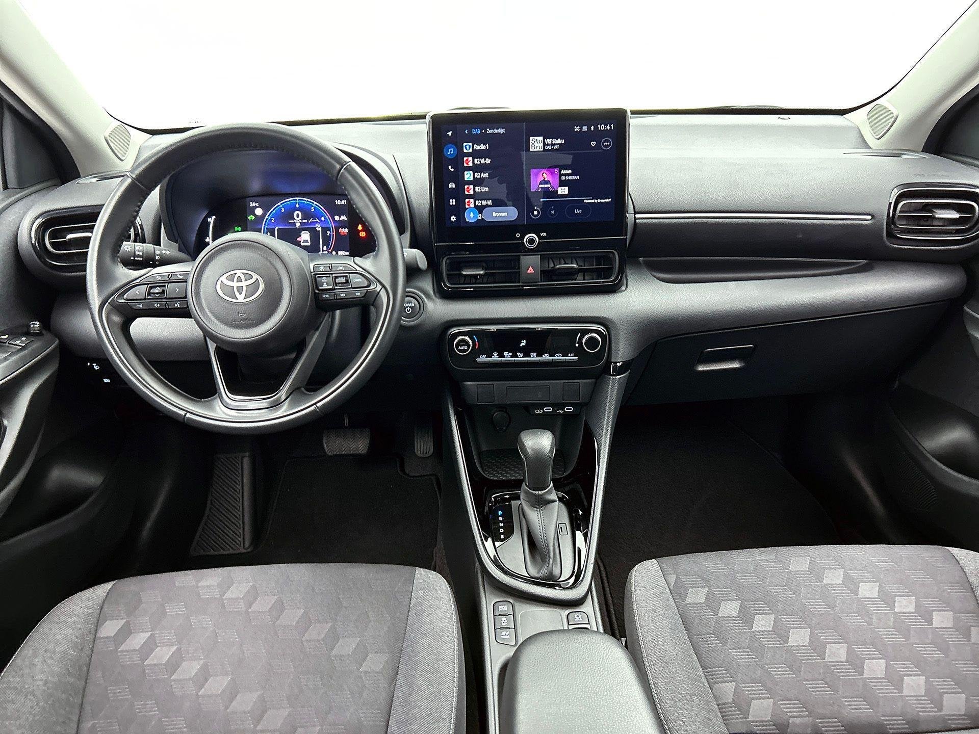 Toyota Yaris 1.5 VVT-i Hybrid Iconic e-CVT | Climate Control, Gebruikt, Overige kleuren, 450 kg, 5 zetels