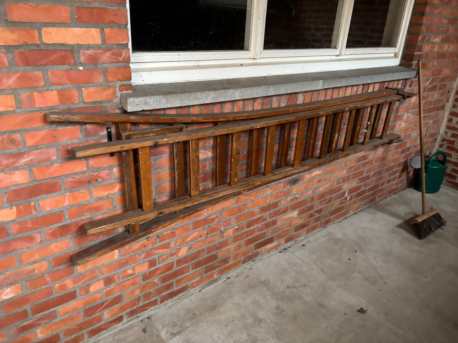 2 houten uitschuifbare ladders ( ingeschoven 2,2m en.3,65m), Ophalen, Gebruikt