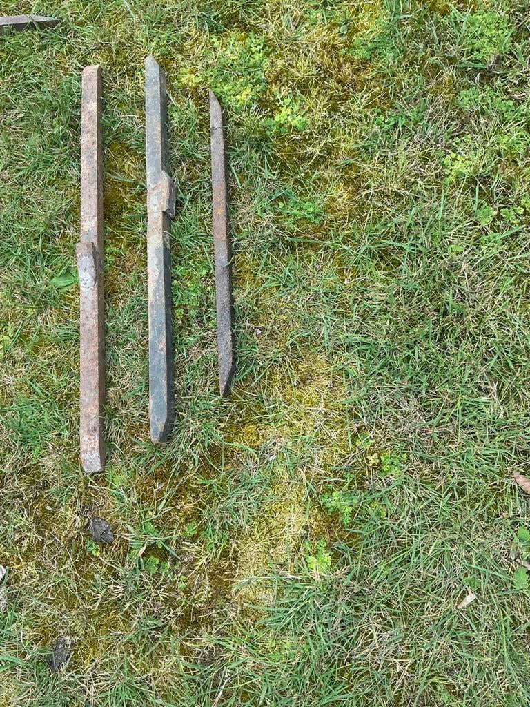 3 Antieke ijzeren muurankers, Ophalen