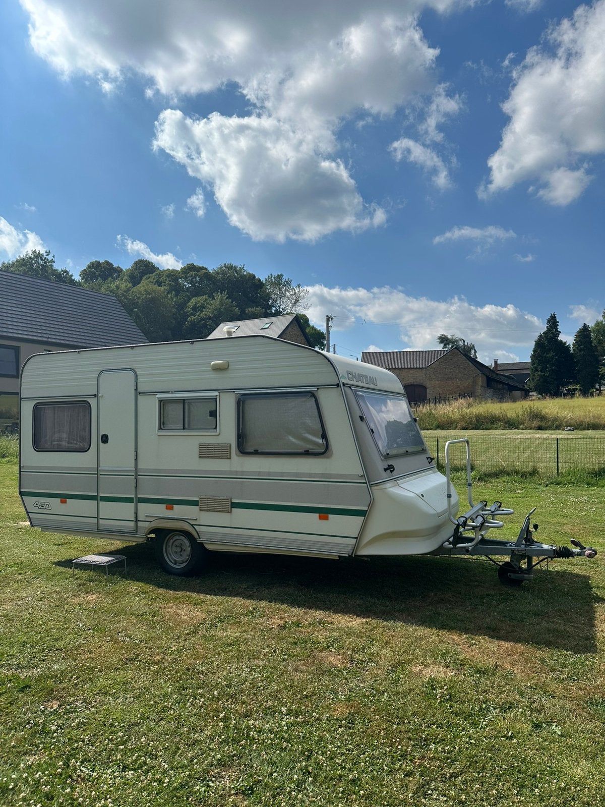 Caravane Chateau La Car Trophee 450 avec auvent et papiers, Caravanes & Camping, Caravanes, Particulier, jusqu'à 3, 750 - 1000 kg