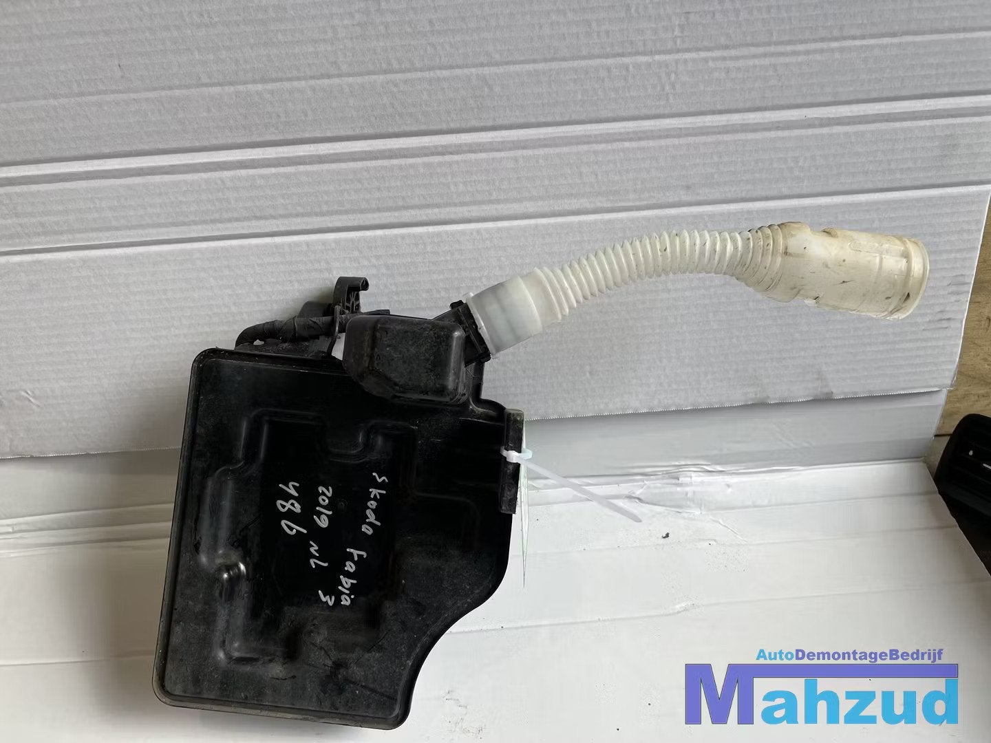 SKODA FABIA 3 Ruitensproeiertank reservoir 6R0955453D 04-21, Infoline@skoda-auto.cz, Tr. Vaclava Klementa 869
293 01  Mlada Boleslav, CZ