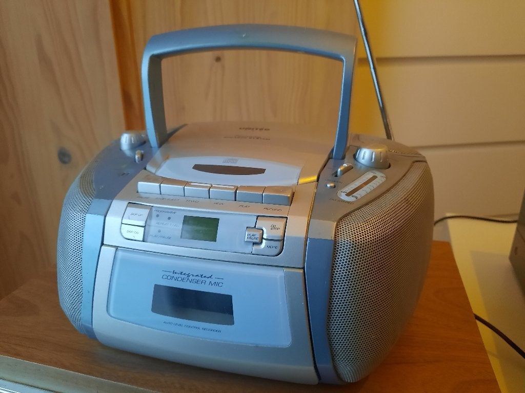 Draagbare radio, cd en cassettespeler 'United'., Ophalen, Gebruikt, Radio, Met cd-speler