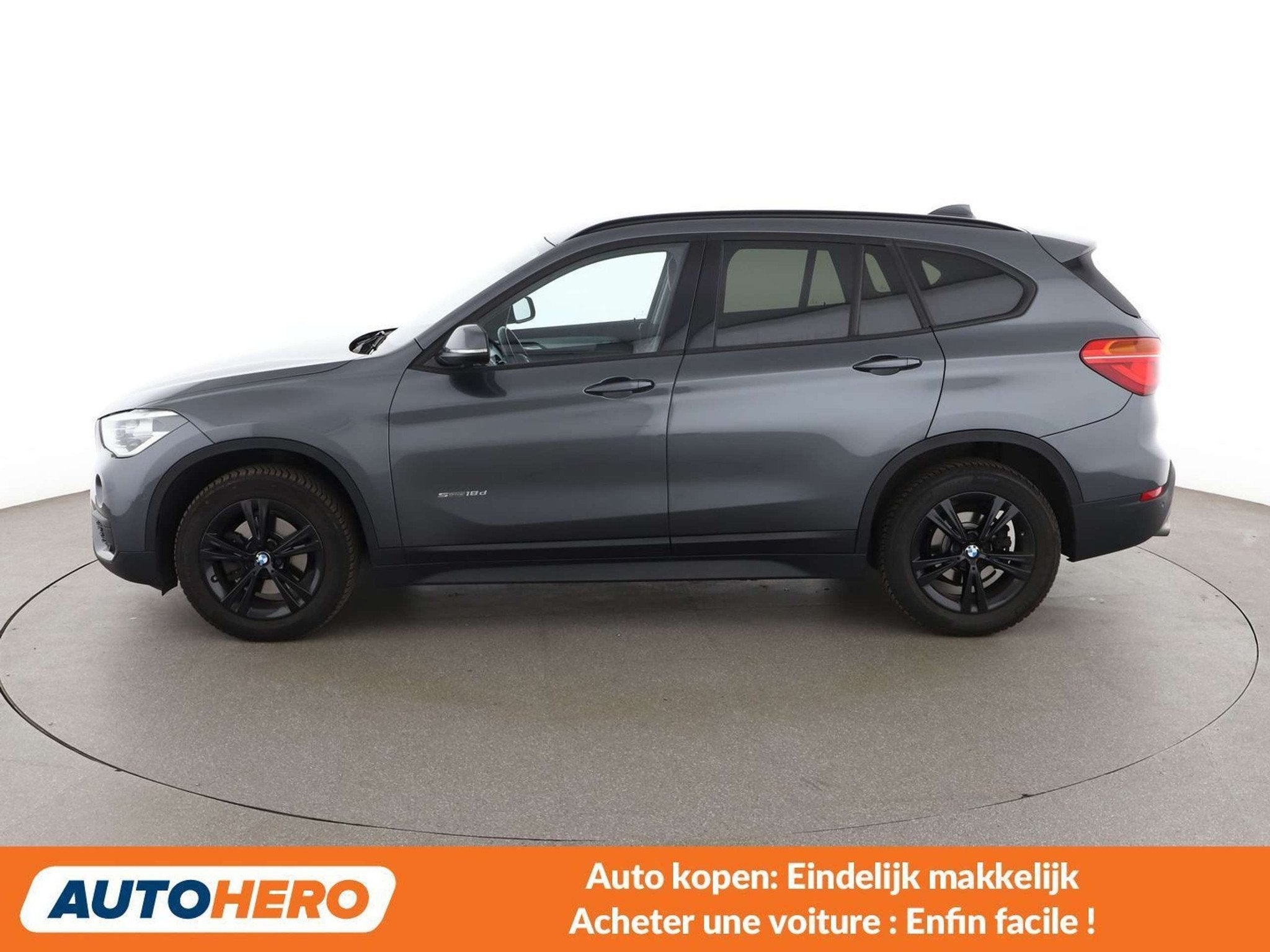 BMW X1 sDrive 18d Advantage (bj 2017), Auto's, Zwart, Leder, Emergency brake assist, 5 deurs