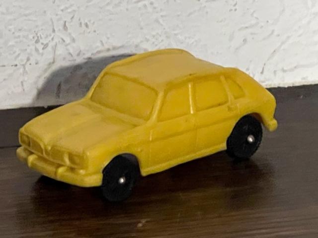 Tomte Laerdal Renault 19 geel, Ophalen