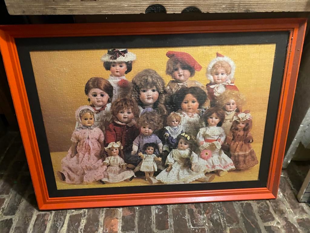 Kader met puzzel van poppen, Ophalen