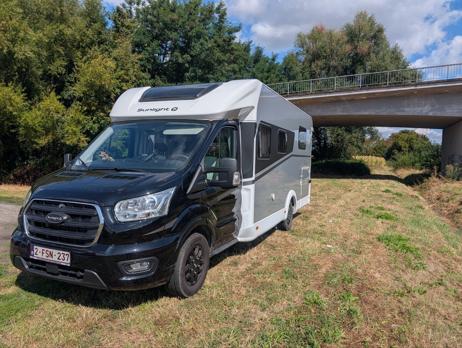 Sunlight T690 Adventure (modeljaar 2024), Caravans en Kamperen, Mobilhomes, Automaat, Ford, Fietsendrager, Treinzit