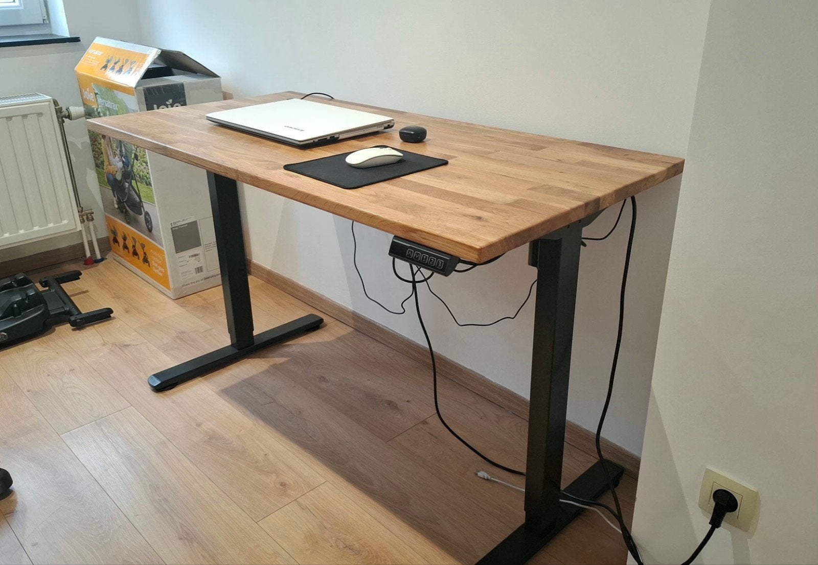 Elektrische zit-sta bureau, Huis en Inrichting, Ophalen, Zit-sta bureau