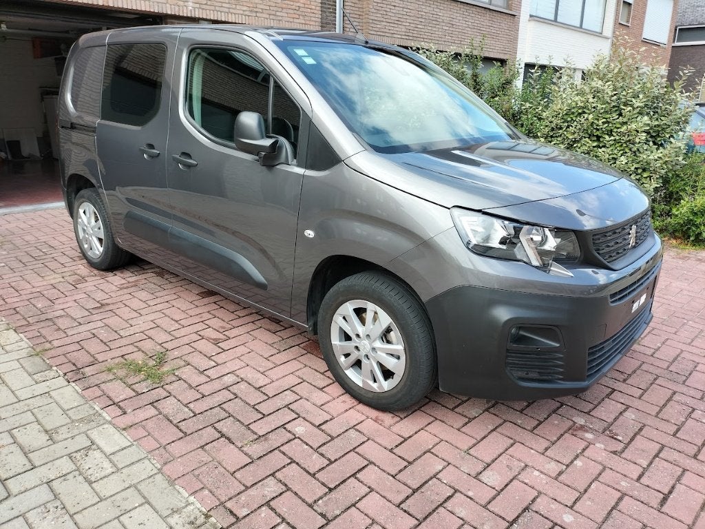 LICHTE VRACHTWAGEN CT, Autos, Argent ou Gris, Achat, Euro 6, 3 places