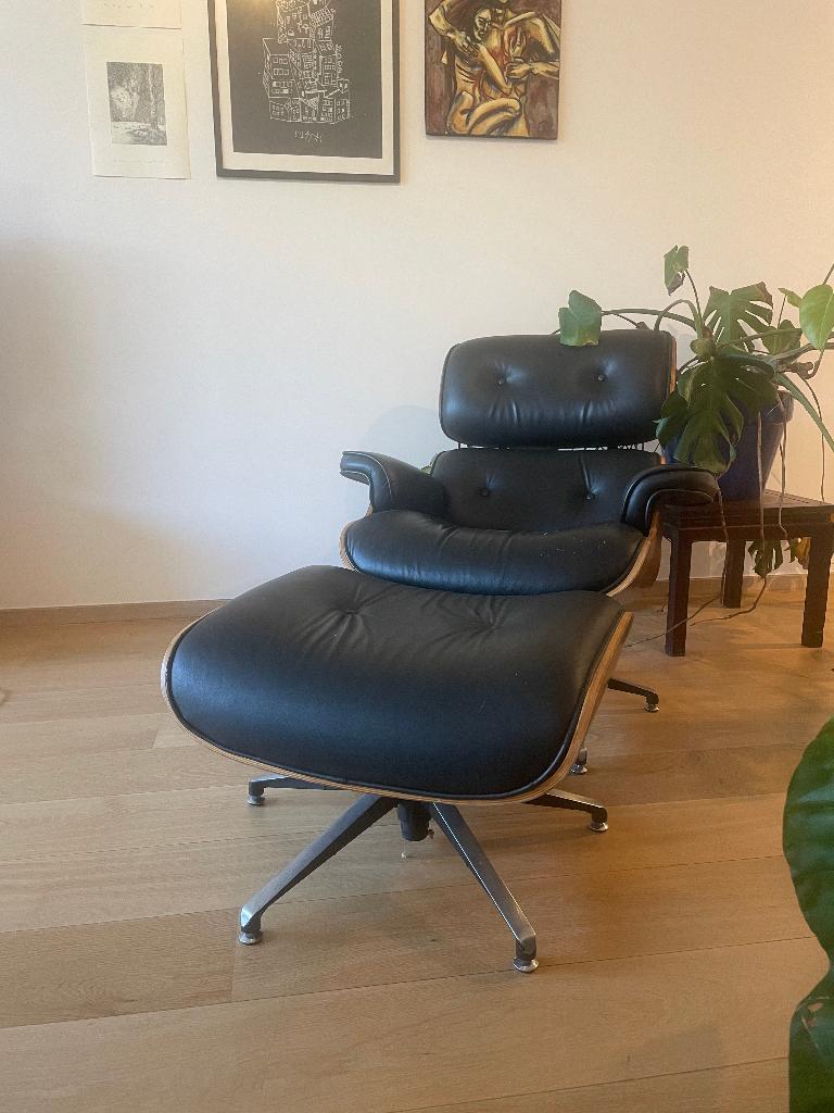 Fauteuil Eames style lounge chair + repose-pieds, Maison & Meubles, Fauteuils, Utilisé, Bois, Cuir, Enlèvement