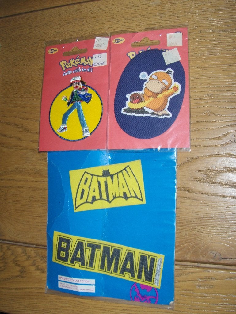 2 écussons batman + 2 pokemons, Enlèvement ou Envoi, Neuf