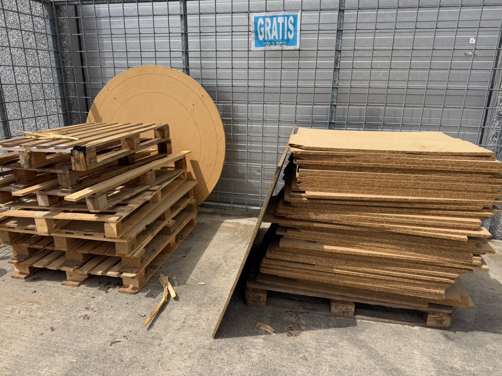 GRATIS PALLETTEN EN HOUTEN PLATEN, Ophalen, Zo goed als nieuw