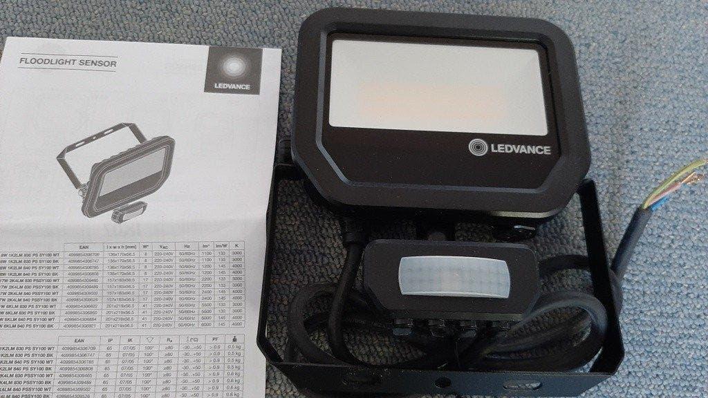 Ledvance (Osram) kwaliteits ledstraler met sensor 4mnd oud, Tuin en Terras, Buitenverlichting, Zo goed als nieuw, Overige typen