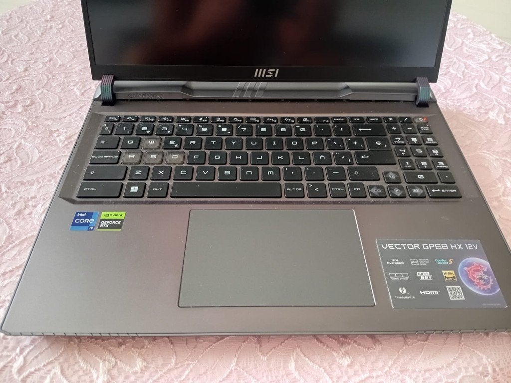 MSI Vector GP68HX – i9 / RTX 4080 / 16GB, Informatique & Logiciels, MSI, Qwerty, 16 pouces, Comme neuf