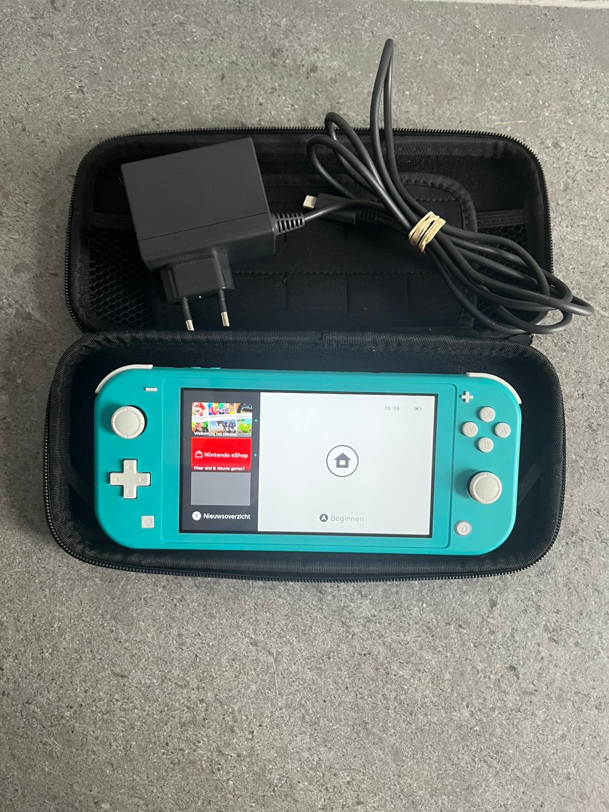 Nintendo Switch Lite Turquoise, Games en Spelcomputers, Spelcomputers | Nintendo Switch Lite, Zo goed als nieuw, Turquoise, Ophalen