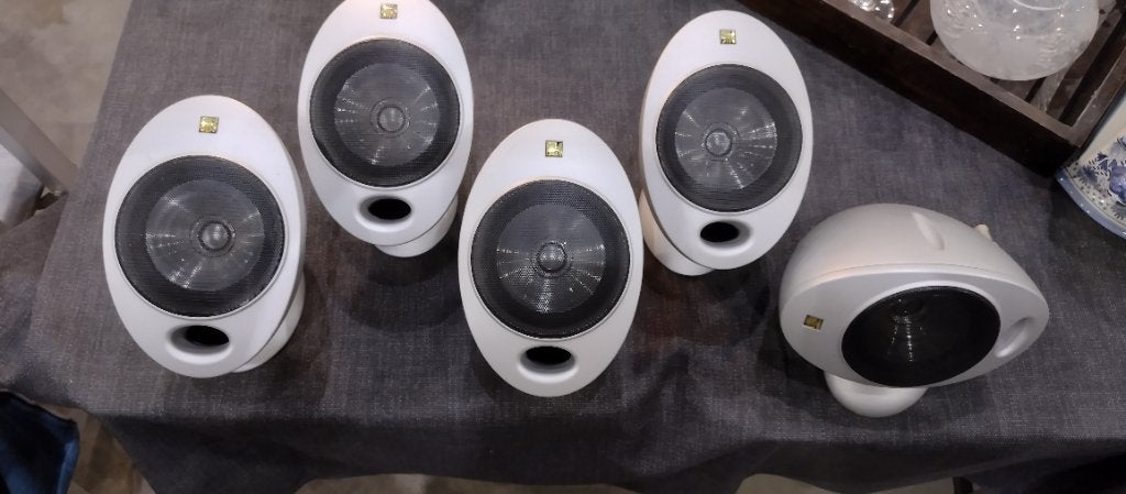 Kit d'enceintes KEF, Compatible son surround/home cinéma, Kit d'enceintes, 60 à 120 watts, Comme neuf