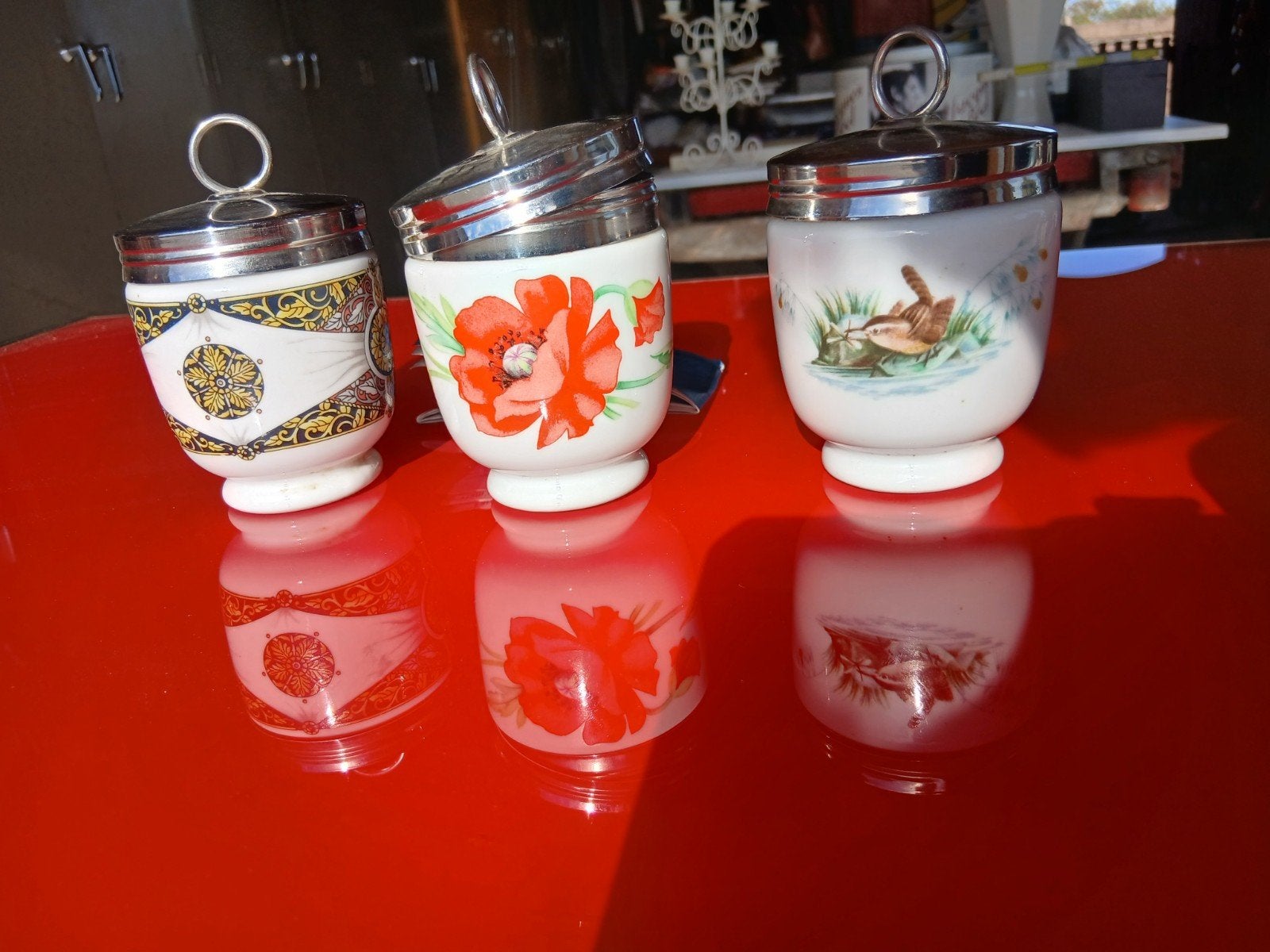 Coquetier Royal Worcester, Enlèvement