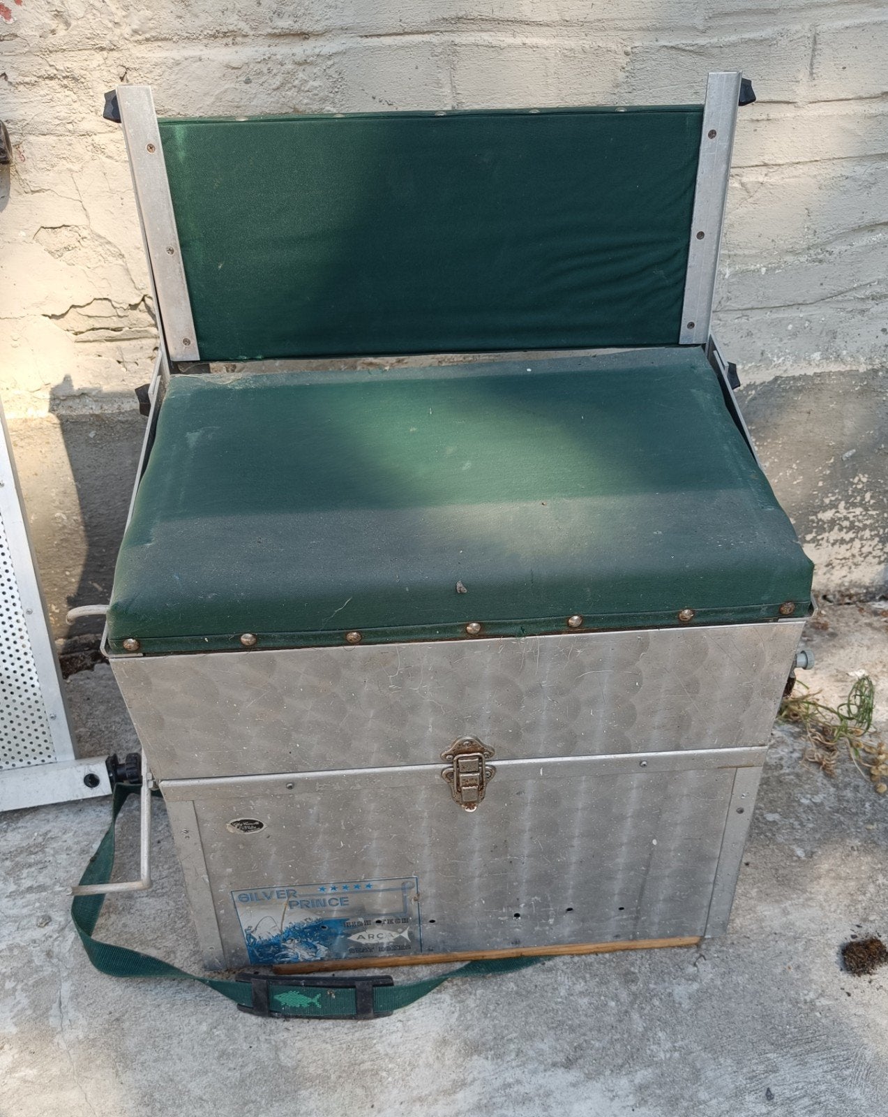 A vendre coffre de pêche et plancher, Enlèvement