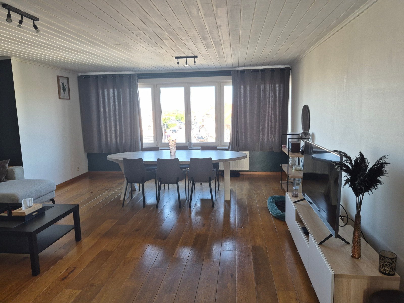 Ruim en lichtrijk appartement met 2 slaapkamers te Lichterve