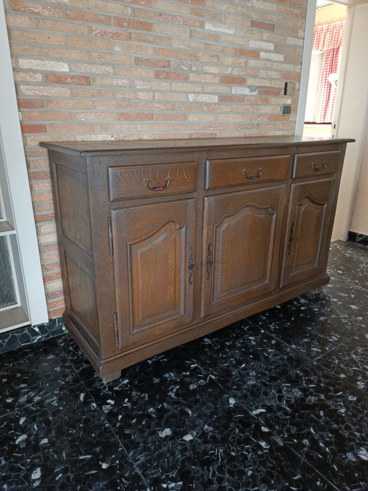 Massief eiken copy antiek dressoir., Ophalen, Met lade(s), Eikenhout, Zo goed als nieuw