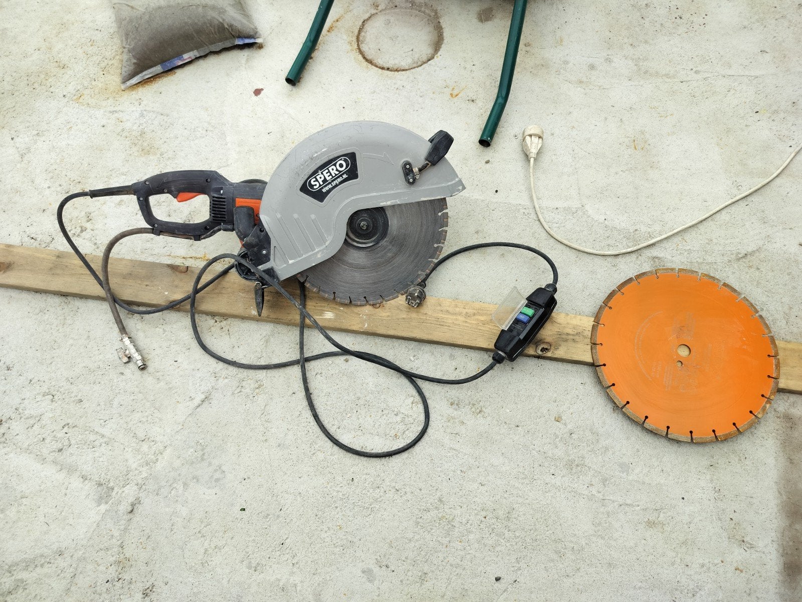 350 MM haakse slijper, Ophalen