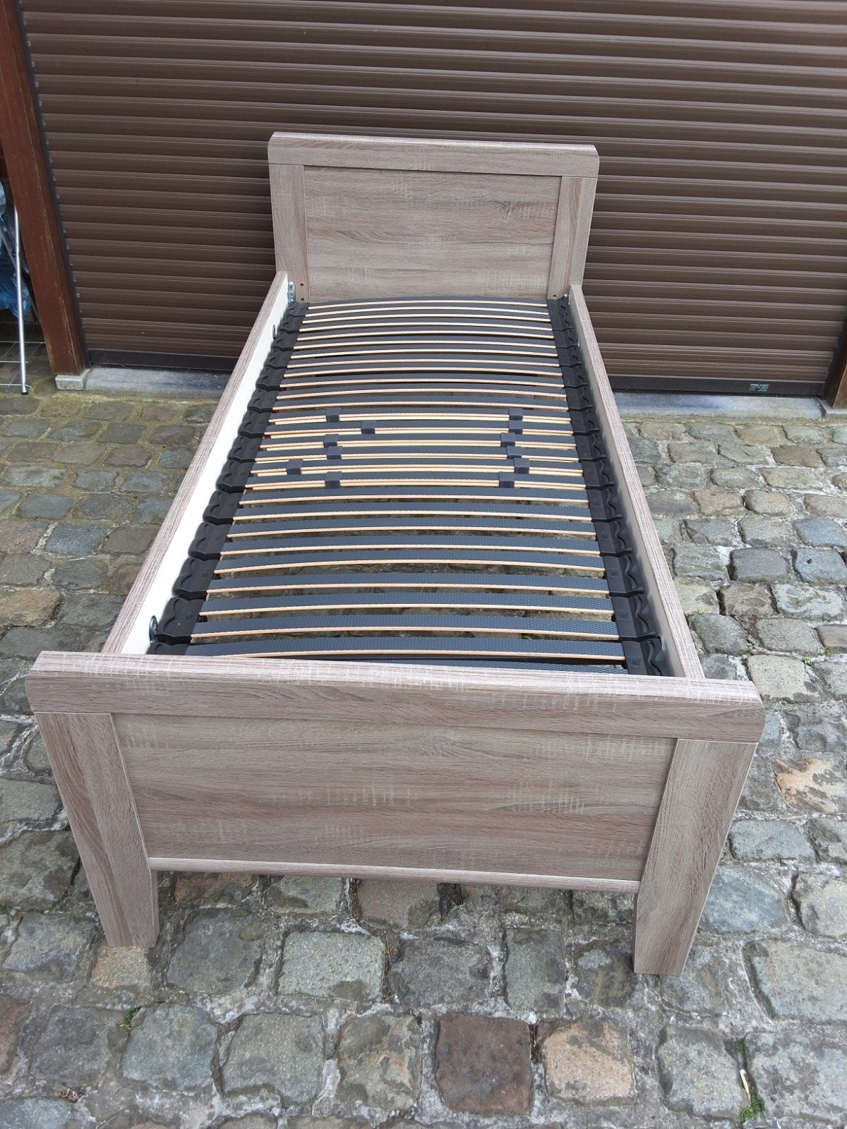 NIEUW, Eenpersoonsbed met lattenbodems 205 op 95 cm., Ophalen