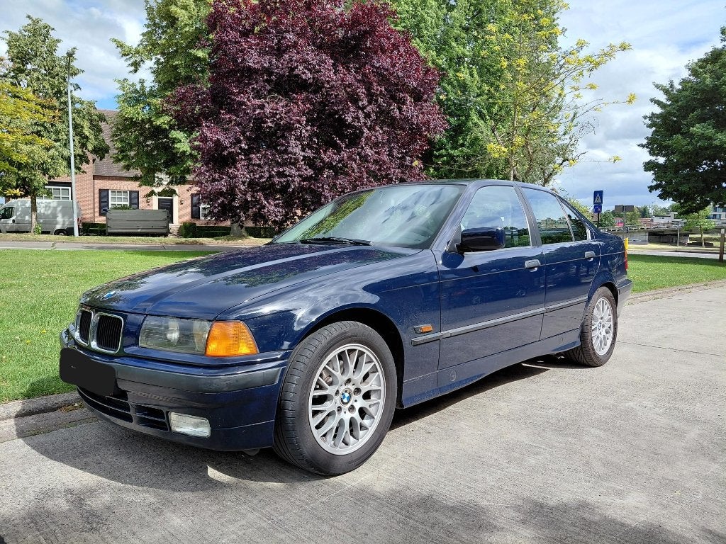 BMW E36 316i  1995 oldtimer, Autos, BMW, Particulier, Série 3, ABS, Airbags, Ordinateur de bord, Verrouillage central, Vitres électriques