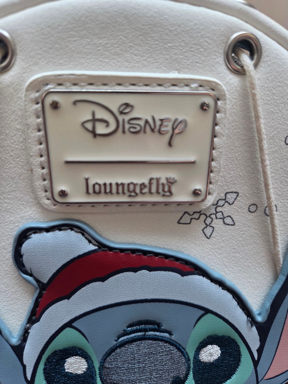 Loungefly stitch, Envoi
