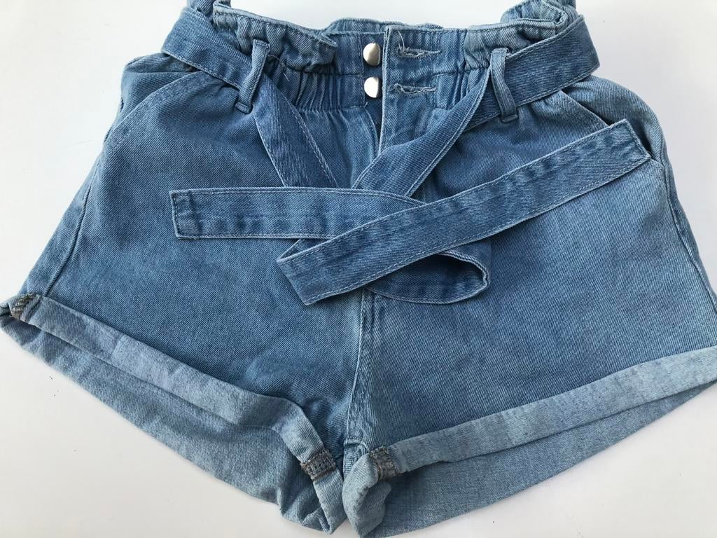 Jeanshort SHEIN woman M maat 170, Kinderen en Baby's, Kinderkleding | Maat 170, Ophalen, Zo goed als nieuw, Meisje, Broek