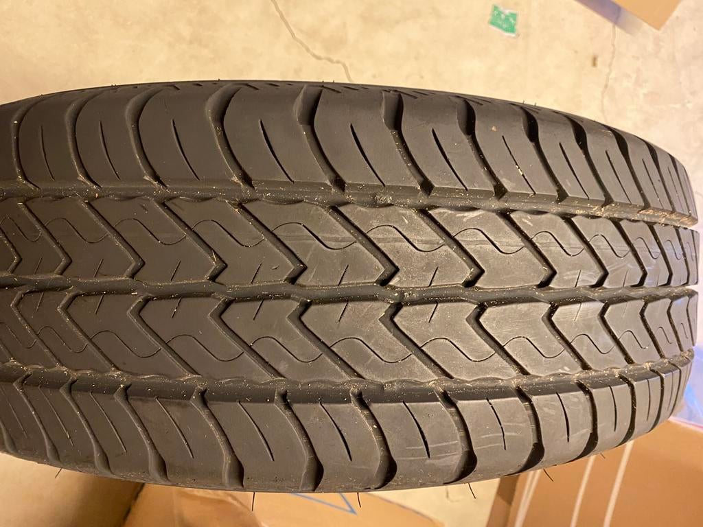 4 banden 215/60R17C, Enlèvement, Pneu(s)