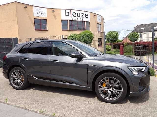 Audi e-tron 95 kWh 55 Sportback Quattro S line, Auto's, Automaat, USB, Overige modellen, https://public.car-pass.be/vhr/e5c0a991-7ab9-43a8-b246-bda935efc1ea