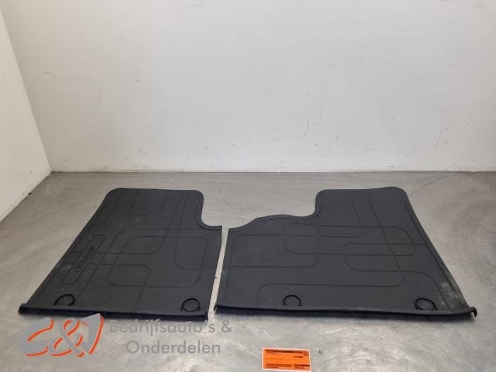 Vloerbedekking van een Nissan NV300, Auto-onderdelen, Interieur en Bekleding, Nissan, Gebruikt, 3 maanden garantie, Ophalen of Verzenden