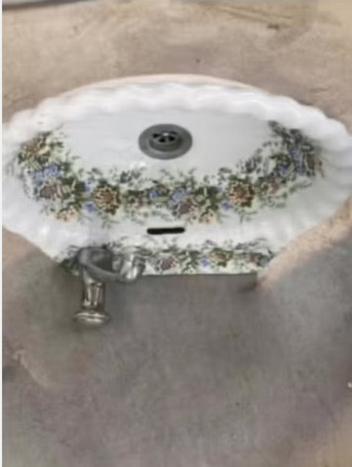 Unieke Vintage Wastafel | Handbeschilderd Bloemenmotief, Doe-het-zelf en Bouw, Ophalen, Gebruikt, Wastafel