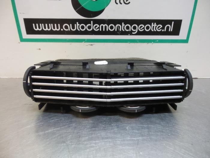 Grille aération tableau de bord d'un Opel Astra (Astra H 04, Autos : Pièces & Accessoires, -, Opel, 3 mois de garantie, Utilisé