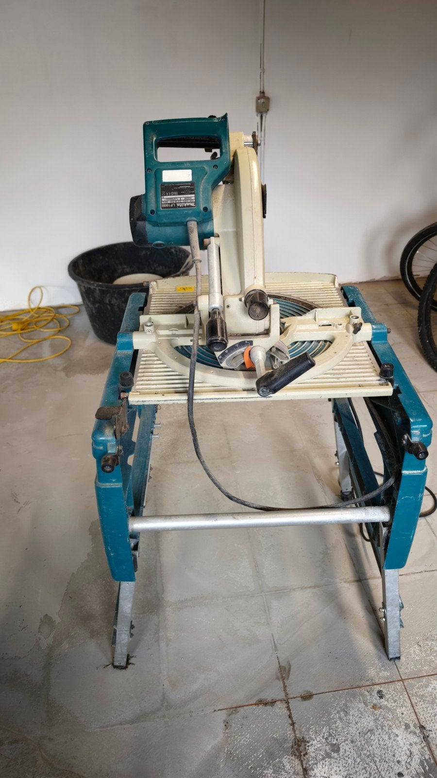 MAKITA AFKORT-TAFELZAAG "FLIPPER", Doe-het-zelf en Bouw, Ophalen, Gebruikt, Makita