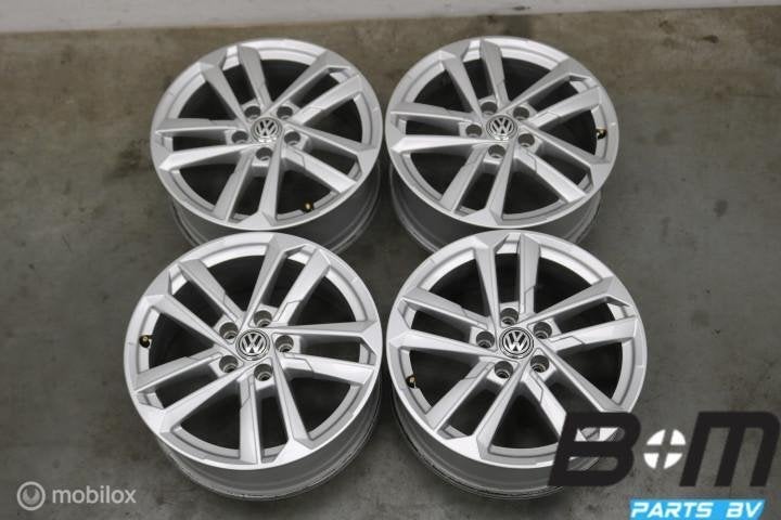 ORIGINEEL! 17 inch velgen VW Golf - Caddy! 8Y0601025L, Auto-onderdelen, Gebruikt, Velg(en), 17 inch, Personenwagen