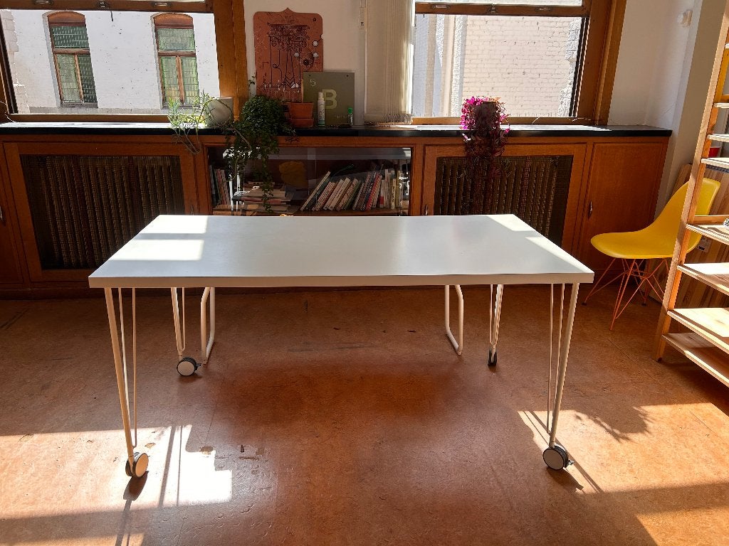 À vendre - 4 bureaux IKEA sur roulettes – Bon état, Avec roues, Bureau d'ordinateur, 150 cm, Enlèvement