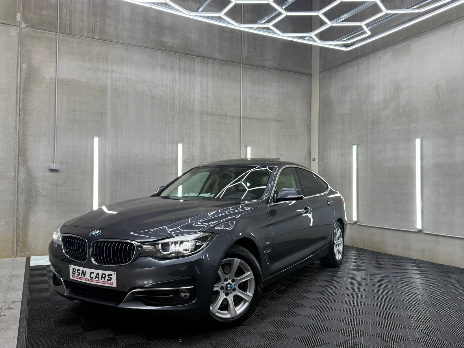 BMW 330i GT XDRIVE/PANO/360CAMERA/MEMORY/GARANTIE, Auto's, Leder, Zilver of Grijs, ABS, https://public.car-pass.be/vhr/d3b6256f-a7e8-49c3-a5f9-ccf2971bc729