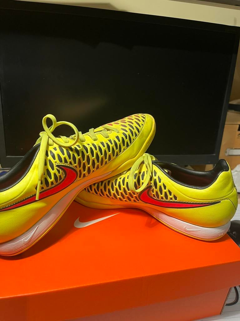 Nike zaalvoetbalschoenen, Verzenden, Zo goed als nieuw