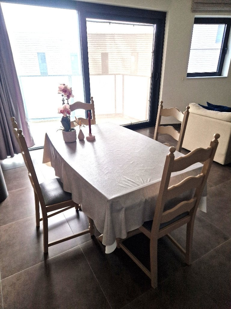 Stevige eettafel met verlengplaten en vier stoelen, Ophalen, Gebruikt, 100 tot 150 cm, 50 tot 100 cm