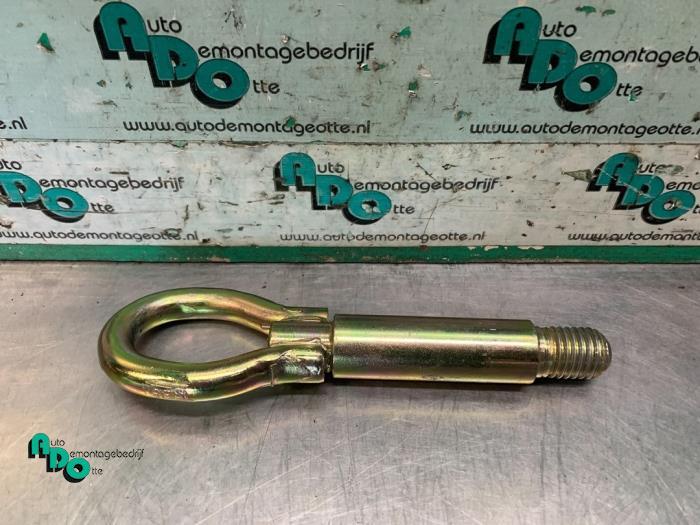 Crochet de remorquage avant d'un Volkswagen Polo (Polo 01-), Volkswagen, -, 3 mois de garantie, Utilisé