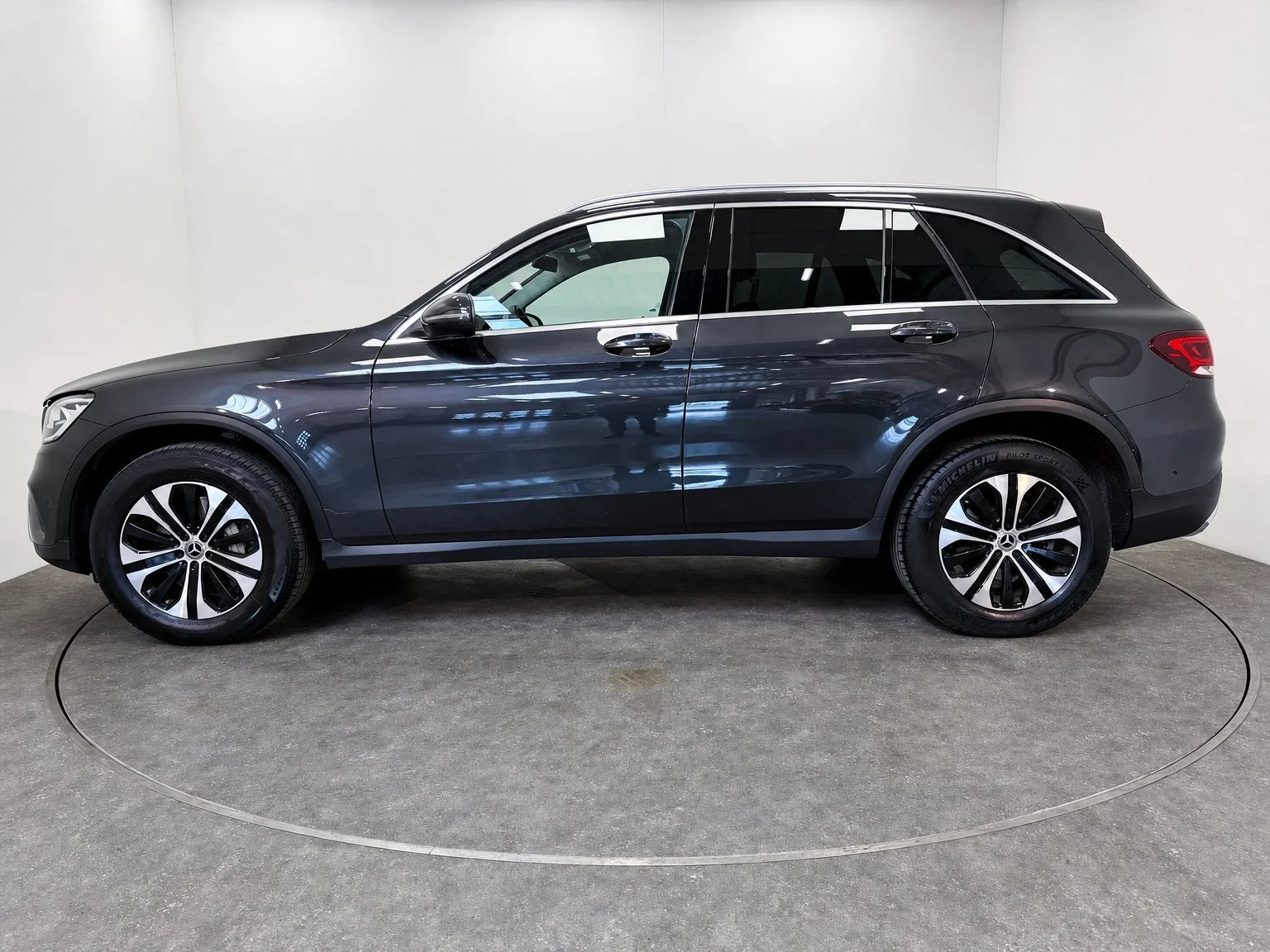 Mercedes-Benz GLC 300 2.0 GLC 300 E PHEV 4MATIC 4WD AUTO, Auto's, Mercedes-Benz, Automaat, Zwart, Hybride Elektrisch/Benzine, https://public.car-pass.be/vhr/60946590-4f30-4d96-b17e-3826473d002e