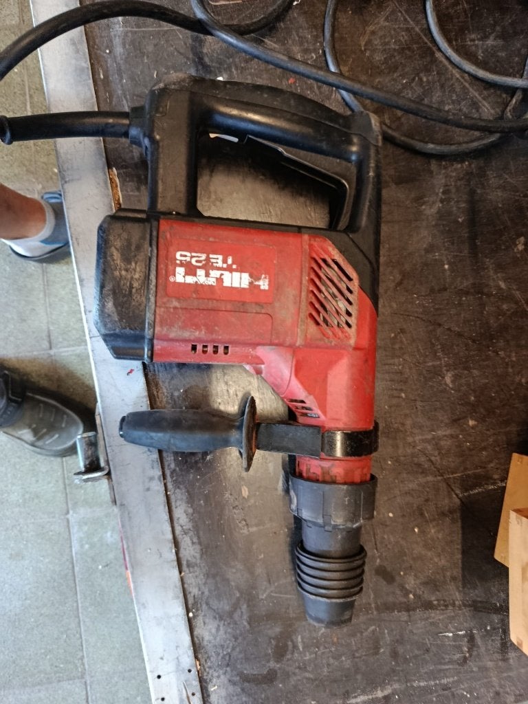 HILTI TE25 boormachine, Enlèvement ou Envoi, Utilisé, 600 watts ou plus, Perceuse