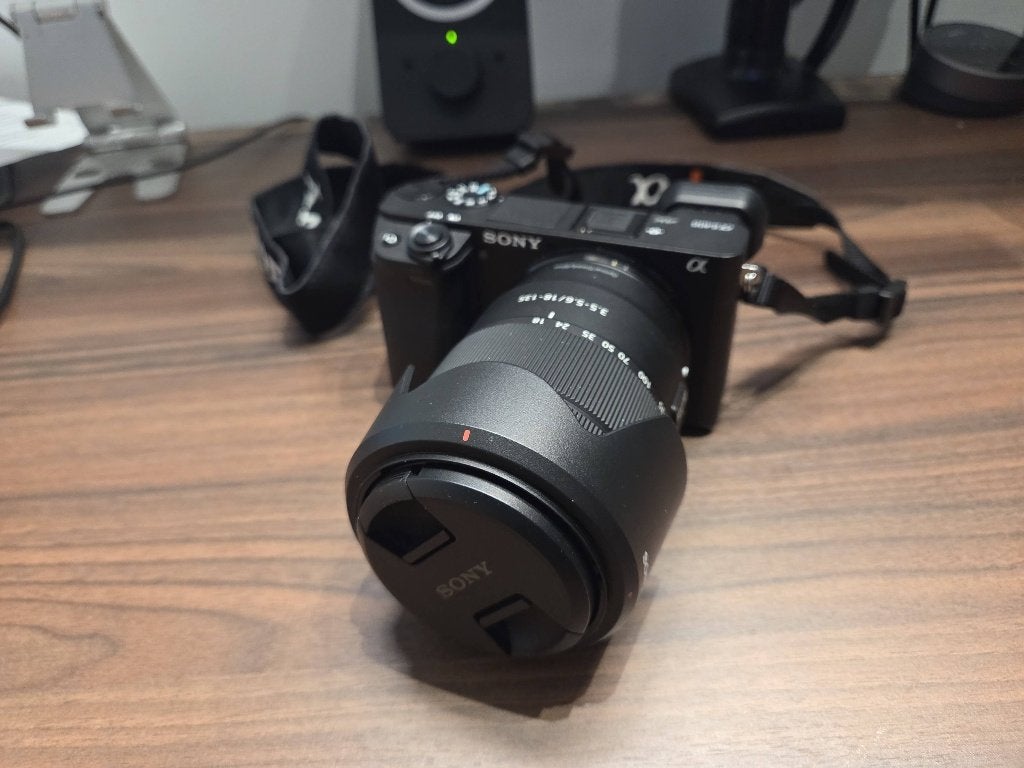 Kit hybride Sony Alpha 6400 + Objectif 18-135mm sous garanti, 4 à 7 fois, Comme neuf, Enlèvement, Sony