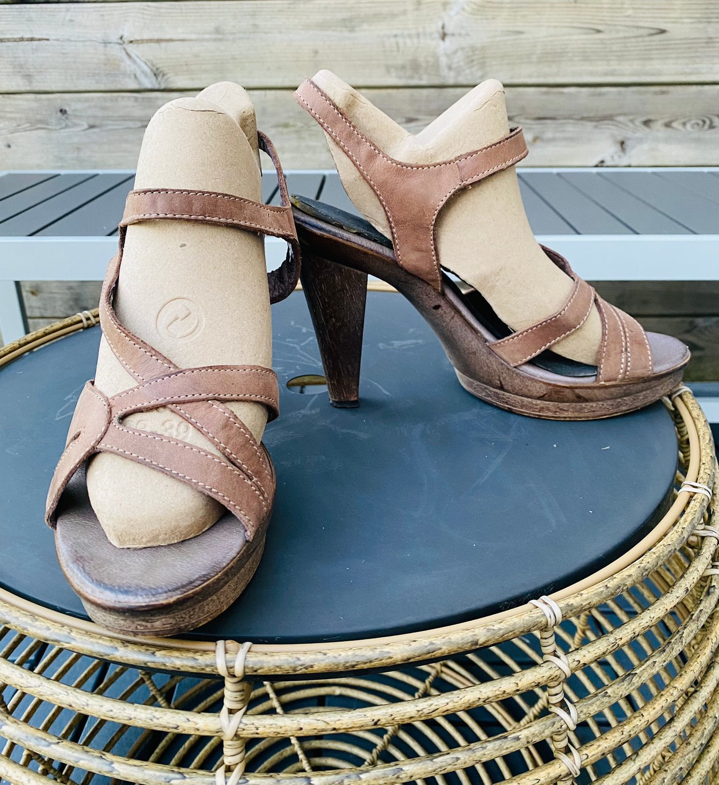 Sandales à talon cuir marron Hereandnow T41 – Style vintage, Enlèvement ou Envoi, Chaussures à haut talons, Brun, Porté