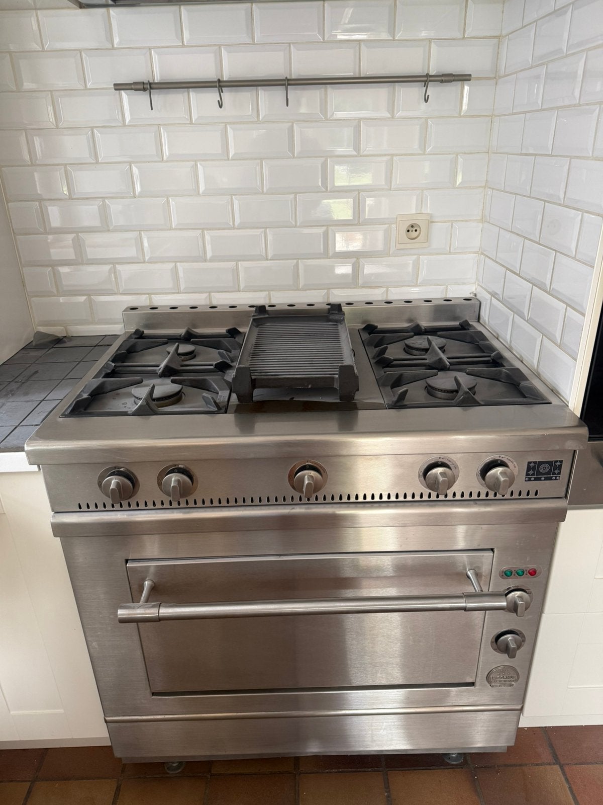 Cuisinière La Cornue – gaz – inox – 4 feux + grill central, Ophalen, Gebruikt, Gas