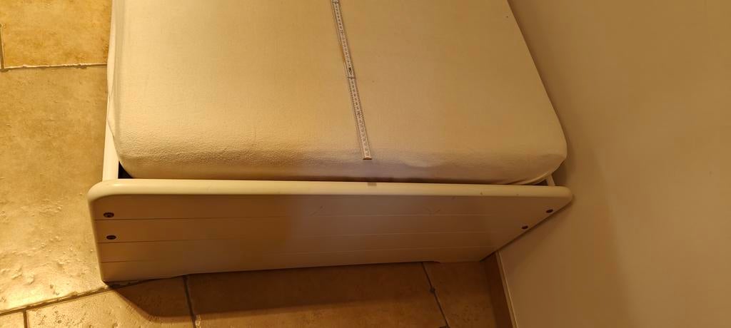 Bed voor 1 persoon, Huis en Inrichting, Ophalen, Zo goed als nieuw, Wit, Hout