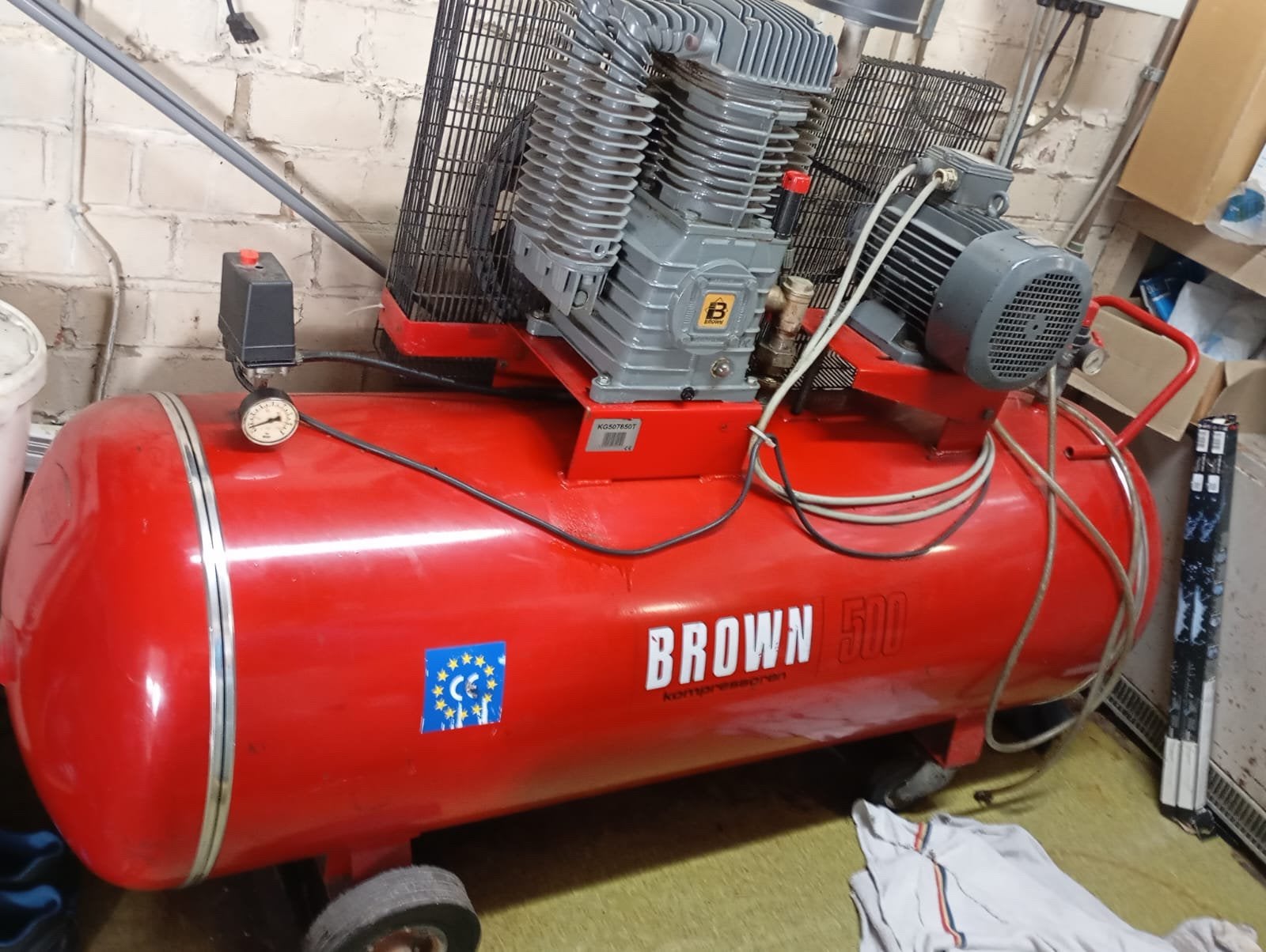 Compresseur Brown 500L, Bricolage & Construction, 400 à 800 litres/min, Enlèvement, Utilisé, 10 bars ou plus